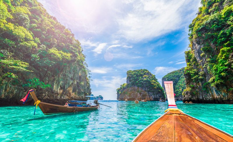 Blue-water-and-boat-in-Thailand